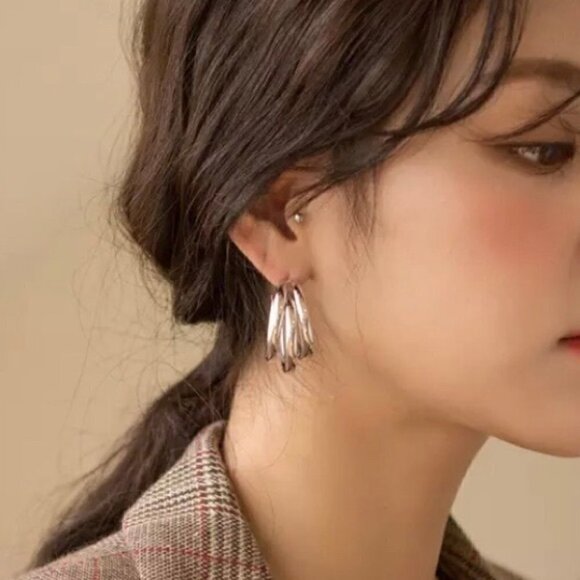 New 14K Gold Triple Round Hoop Earrings - Picture 13 of 16